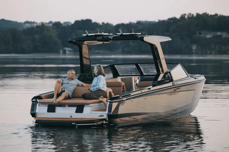 Slide: The Image of Aviara AV28 Surf 2024 - 47