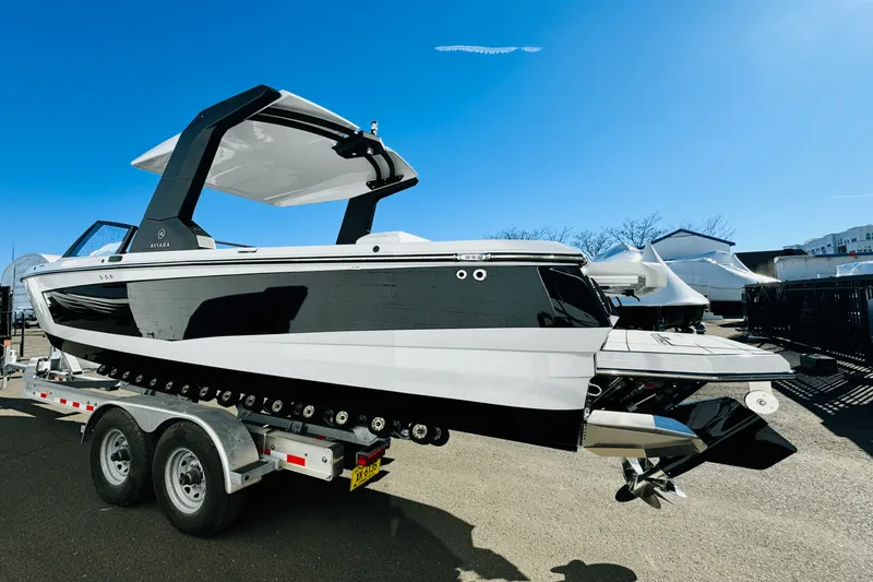 Slide: The Image of Aviara AV28 Surf 2024 - 7