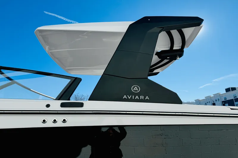 Slide: The Image of Aviara AV28 Surf 2024 - 8