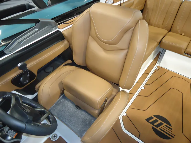 Slide: The Image of Malibu Boats 22 LSV 2026 - 8
