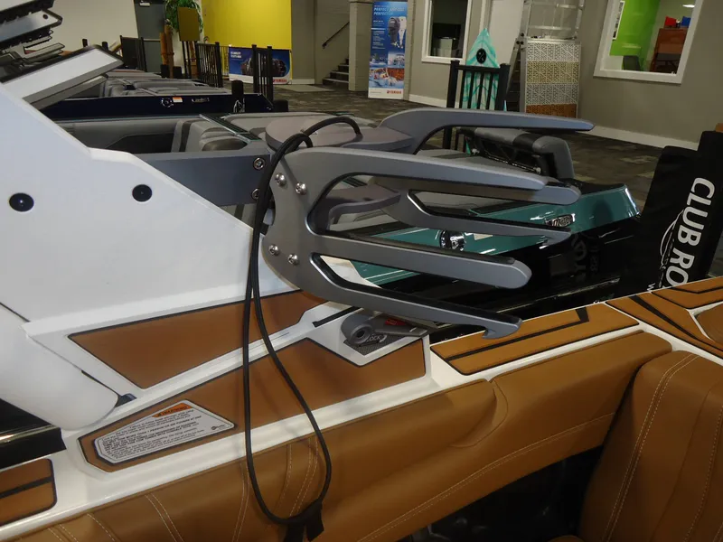 Slide: The Image of Malibu Boats 22 LSV 2026 - 12