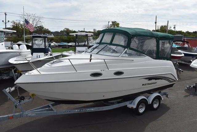 The Image of Stingray 240CS 2002 - 0