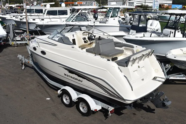 Slide: The Image of Stingray 240CS 2002 - 18