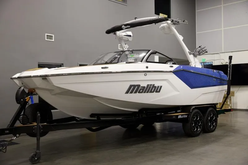 Slide: The Image of Malibu 22 MXZ 2025 - 1