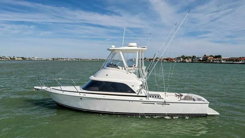Slide: The Image of Bertram 35 Flybridge 2017 - 45