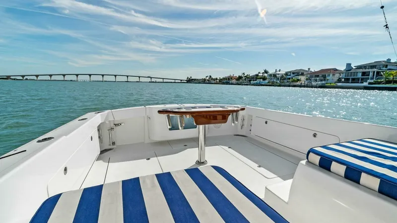 Slide: The Image of Bertram 35 Flybridge 2017 - 26
