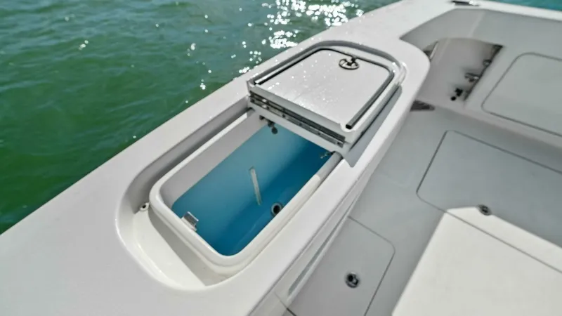 Slide: The Image of Bertram 35 Flybridge 2017 - 32