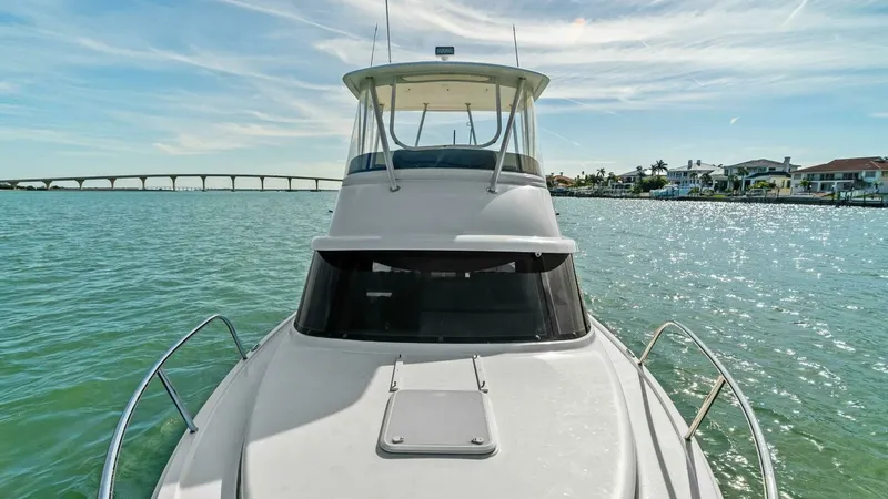 Slide: The Image of Bertram 35 Flybridge 2017 - 13