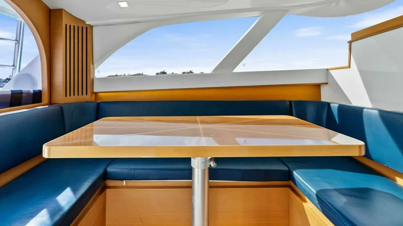 Slide: The Image of Bertram 35 Flybridge 2017 - 11