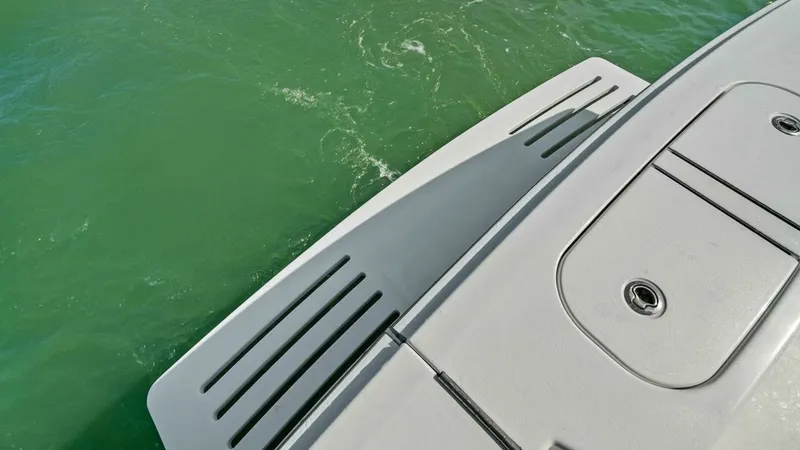 Slide: The Image of Bertram 35 Flybridge 2017 - 42