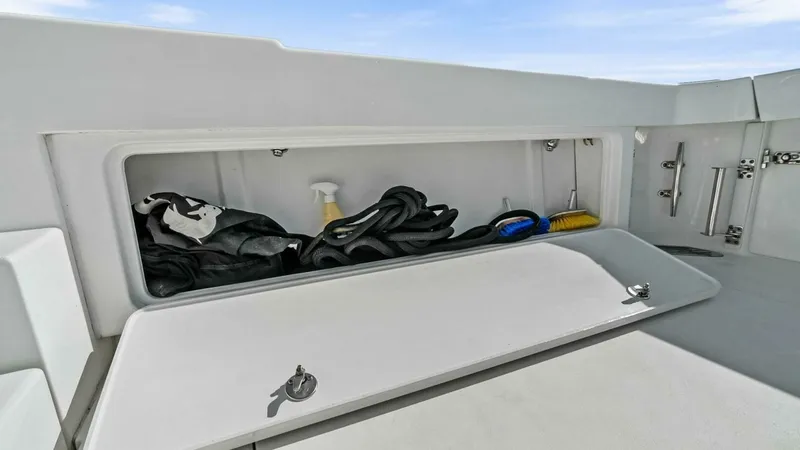 Slide: The Image of Bertram 35 Flybridge 2017 - 35