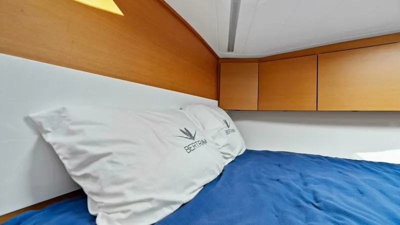 Slide: The Image of Bertram 35 Flybridge 2017 - 5