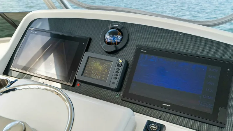 Slide: The Image of Bertram 35 Flybridge 2017 - 25