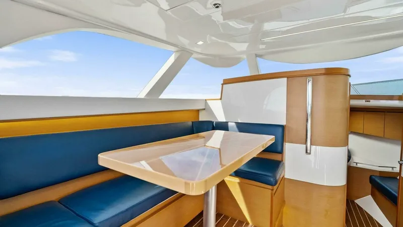Slide: The Image of Bertram 35 Flybridge 2017 - 9