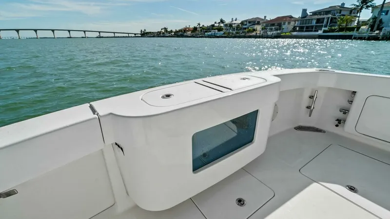 Slide: The Image of Bertram 35 Flybridge 2017 - 31