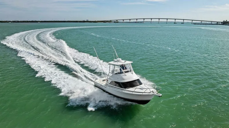 Slide: The Image of Bertram 35 Flybridge 2017 - 56