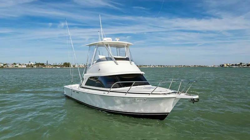 Slide: The Image of Bertram 35 Flybridge 2017 - 49