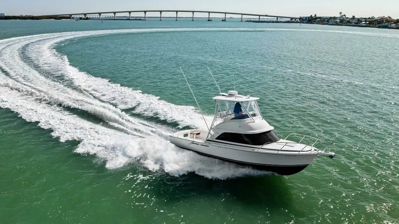 Slide: The Image of Bertram 35 Flybridge 2017 - 55