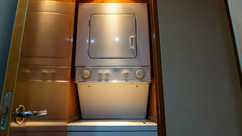 Slide: The Image of Hatteras 60 Convertible 2001 - 25