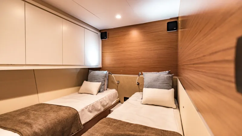 Slide: The Image of Bertram 61 Convertible 2020 - 32