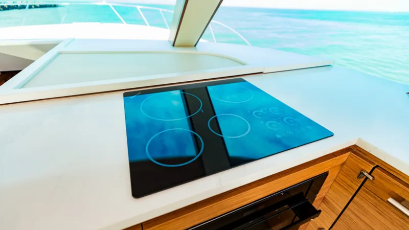 Slide: The Image of Bertram 61 Convertible 2020 - 23