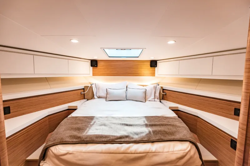 Slide: The Image of Bertram 61 Convertible 2020 - 28