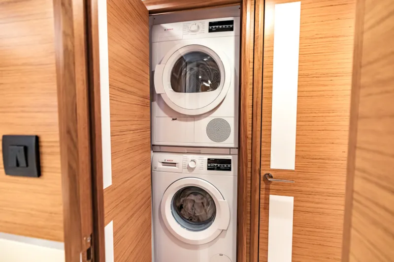 Slide: The Image of Bertram 61 Convertible 2020 - 33