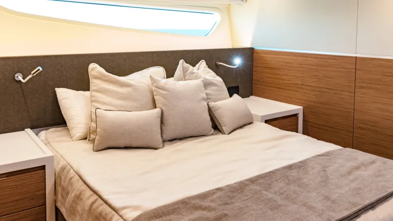 Slide: The Image of Bertram 61 Convertible 2020 - 25