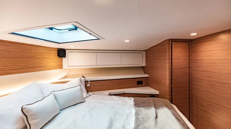 Slide: The Image of Bertram 61 Convertible 2020 - 30