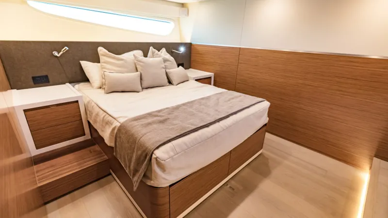Slide: The Image of Bertram 61 Convertible 2020 - 24
