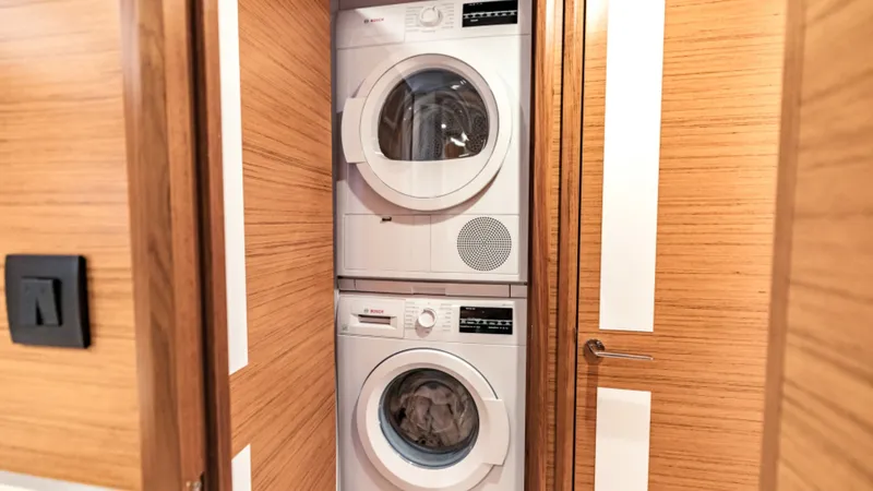 Slide: The Image of Bertram 61 Convertible 2020 - 33
