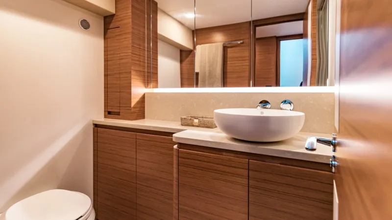 Slide: The Image of Bertram 61 Convertible 2020 - 40
