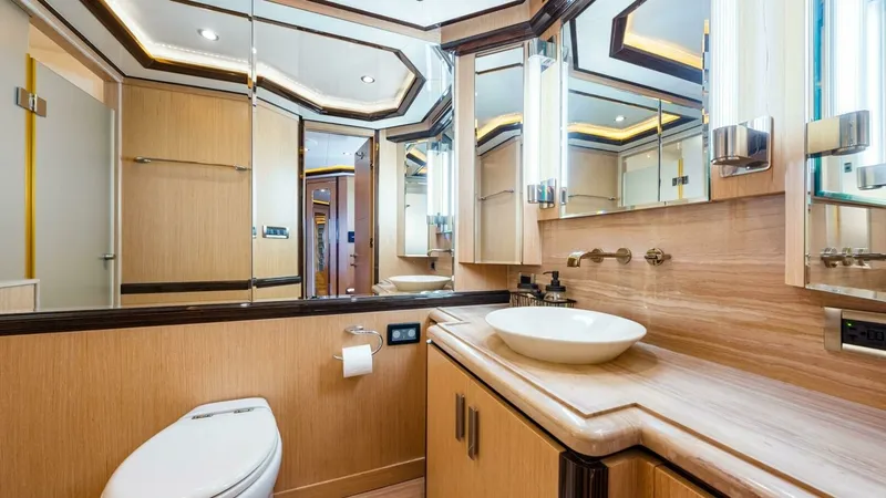 Slide: The Image of Ocean Alexander 85 Motor Yacht 2010 - 34