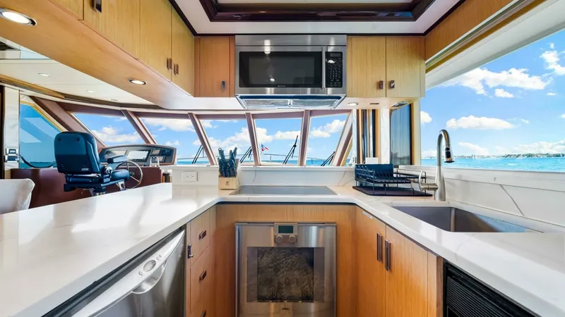 Slide: The Image of Ocean Alexander 85 Motor Yacht 2010 - 18