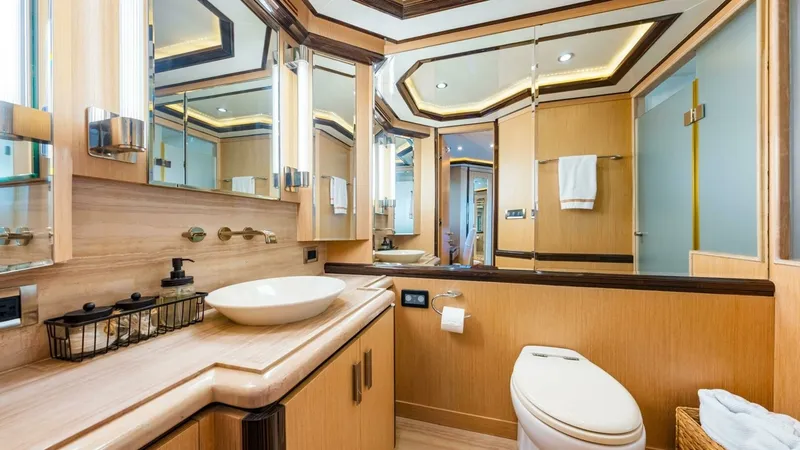 Slide: The Image of Ocean Alexander 85 Motor Yacht 2010 - 31
