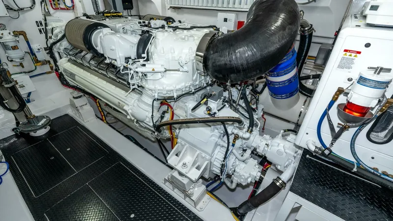 Slide: The Image of Viking 90 Convertible 2025 - 76