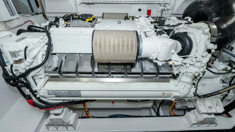 Slide: The Image of Viking 90 Convertible 2025 - 77
