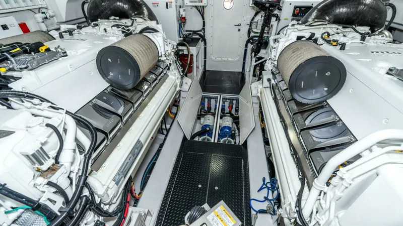 Slide: The Image of Viking 90 Convertible 2025 - 84