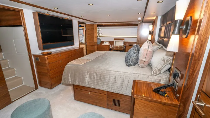Slide: The Image of Viking 90 Convertible 2025 - 34
