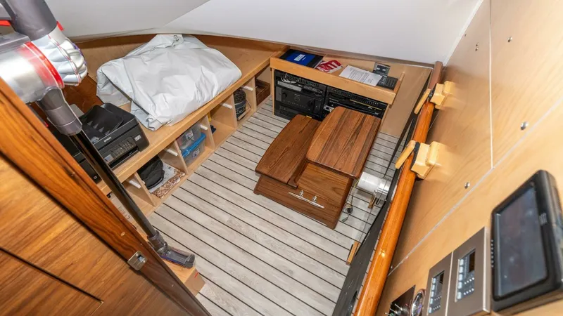 Slide: The Image of Viking 90 Convertible 2025 - 60
