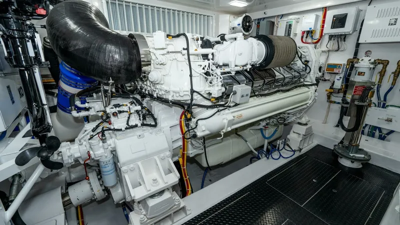 Slide: The Image of Viking 90 Convertible 2025 - 75