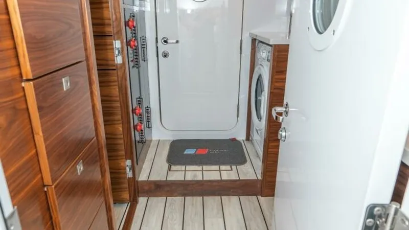 Slide: The Image of Viking 90 Convertible 2025 - 62