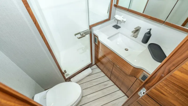 Slide: The Image of Viking 90 Convertible 2025 - 47