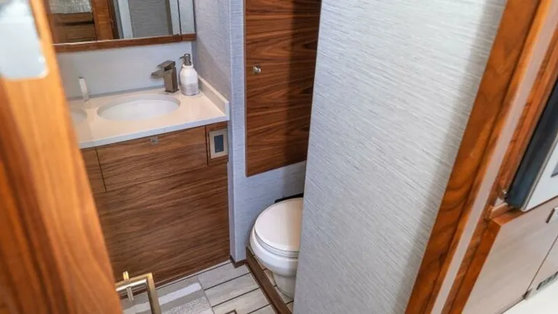 Slide: The Image of Viking 90 Convertible 2025 - 66