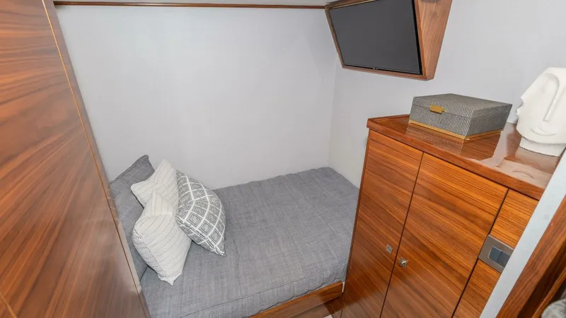 Slide: The Image of Viking 90 Convertible 2025 - 44