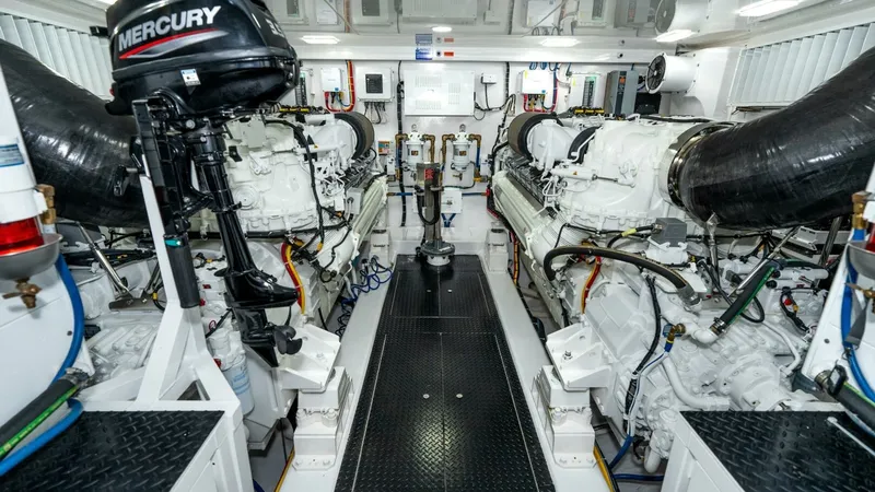 Slide: The Image of Viking 90 Convertible 2025 - 74