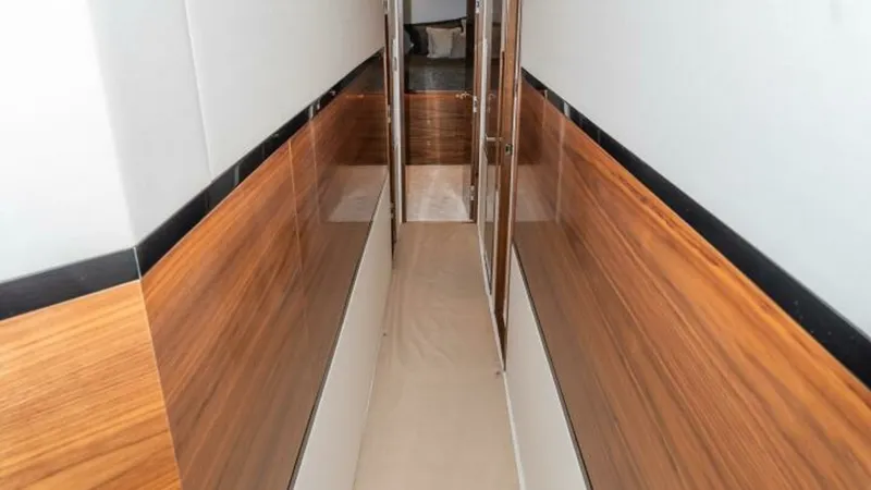 Slide: The Image of Viking 90 Convertible 2025 - 56