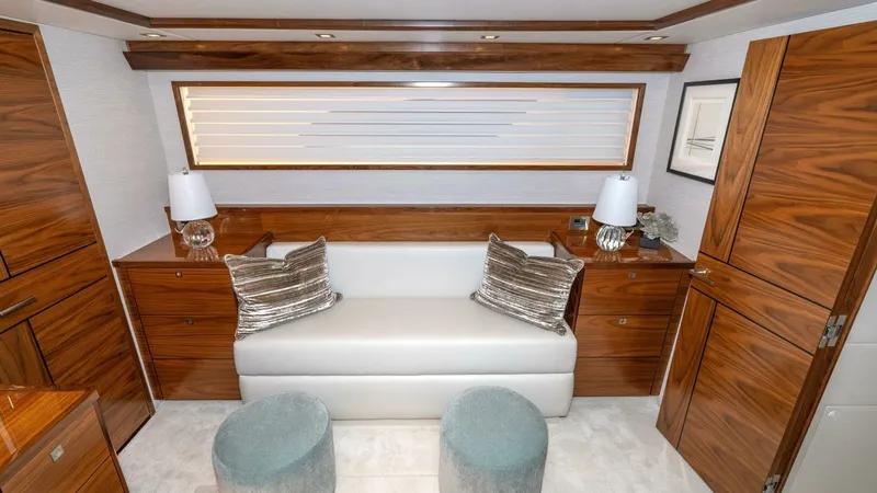 Slide: The Image of Viking 90 Convertible 2025 - 40