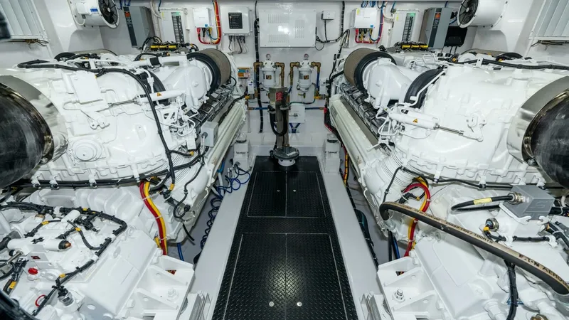 Slide: The Image of Viking 90 Convertible 2025 - 73