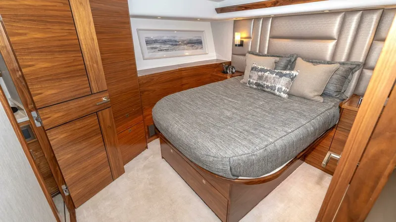 Slide: The Image of Viking 90 Convertible 2025 - 45
